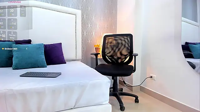 Snapshot of _Peach1_ chatting on 04-09-26, 01:38 Peach1 online show from 04-09-26, 01:38