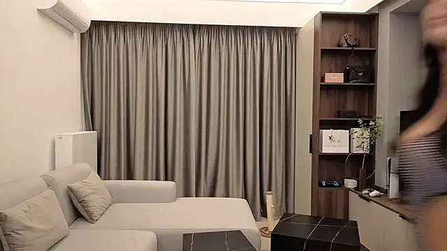 IrisNoire online show from 10-30-25, 07:58