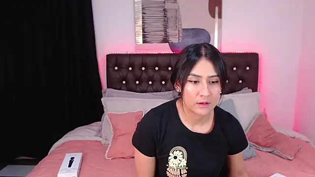mia aira online show from 03-18-25, 08:26