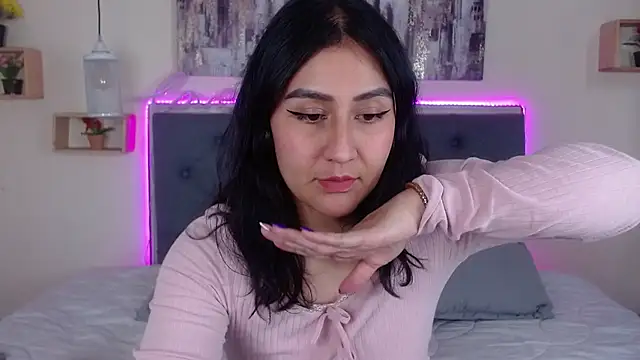 mia aira online show from 10-24-25, 03:19