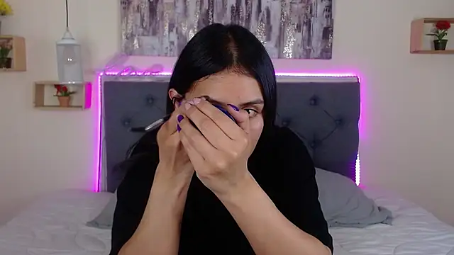 mia aira online show from 10-29-25, 03:14