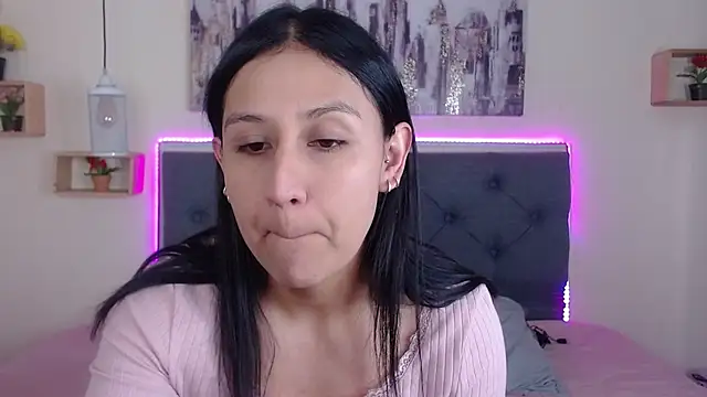 mia aira online show from 11-08-25, 02:39