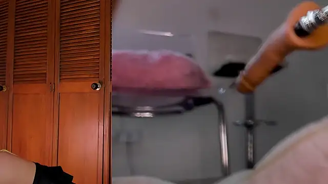 zoe backer online show from 12-17-25, 11:27