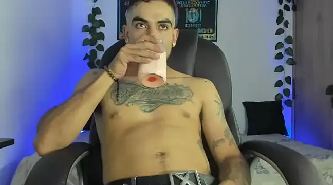 Snapshot of mikee_scooth chatting on 02-20-25, 04:07 mikee scooth online show from 02-20-25, 04:07