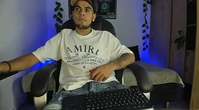 Snapshot of mikee_scooth chatting on 02-28-25, 02:20 mikee scooth online show from 02-28-25, 02:20