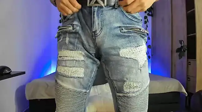 Snapshot of mikee_scooth chatting on 02-28-25, 05:26 mikee scooth online show from 02-28-25, 05:26