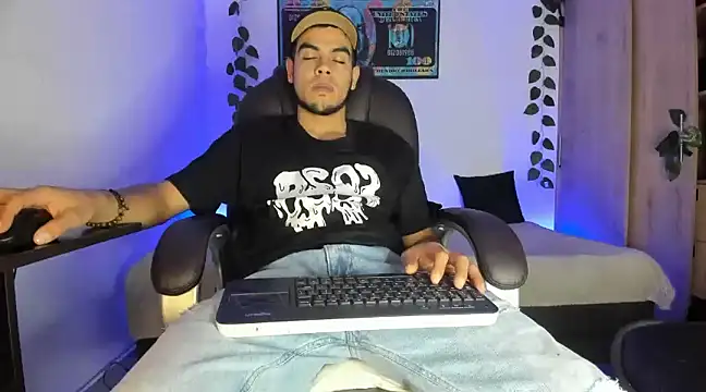 Snapshot of mikee_scooth chatting on 03-08-25, 09:50 mikee scooth online show from 03-08-25, 09:50