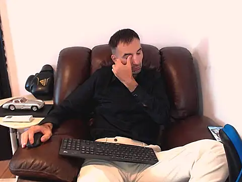 Snapshot of Leo_1617 chatting on 10-11-25, 09:19 Leo 1617 online show from 10-11-25, 09:19