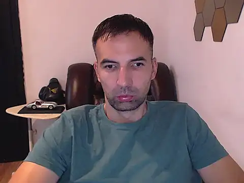 Snapshot of Leo_1617 chatting on 10-13-25, 02:17 Leo 1617 online show from 10-13-25, 02:17