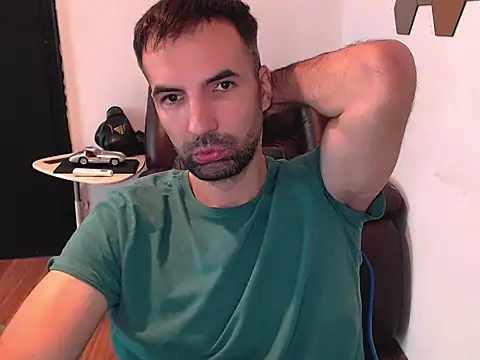 Snapshot of Leo_1617 chatting on 10-18-25, 11:44 Leo 1617 online show from 10-18-25, 11:44