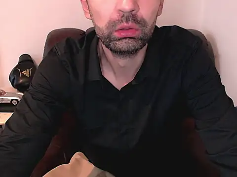 Snapshot of Leo_1617 chatting on 10-20-25, 02:39 Leo 1617 online show from 10-20-25, 02:39