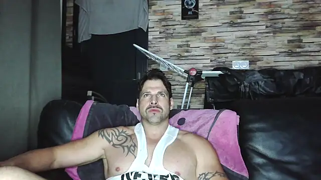 Snapshot of XxBigboybandxX chatting on 12-19-25, 06:37 XxBigboybandxX online show from 12-19-25, 06:37