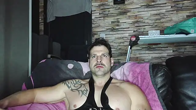 Snapshot of XxBigboybandxX chatting on 01-09-26, 06:53 XxBigboybandxX online show from 01-09-26, 06:53