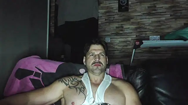 Snapshot of XxBigboybandxX chatting on 01-15-26, 06:44 XxBigboybandxX online show from 01-15-26, 06:44