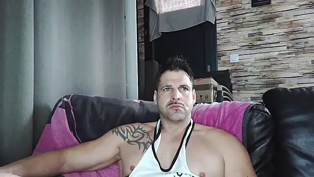 Snapshot of XxBigboybandxX chatting on 02-01-26, 01:31 XxBigboybandxX online show from 02-01-26, 01:31