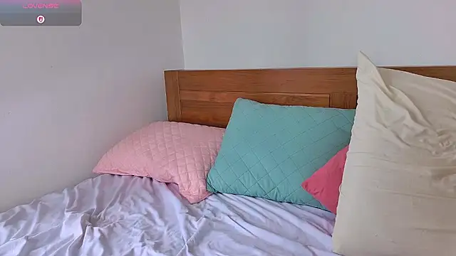 Snapshot of SashaStory chatting on 11-14-25, 07:29 SashaStory online show from 11-14-25, 07:29