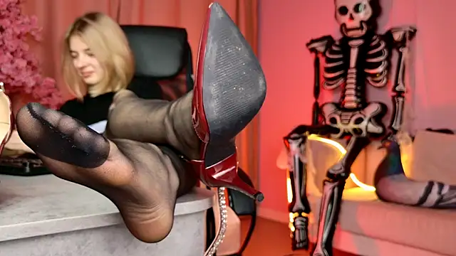 TinaDavil online show from 10-21-25, 10:49