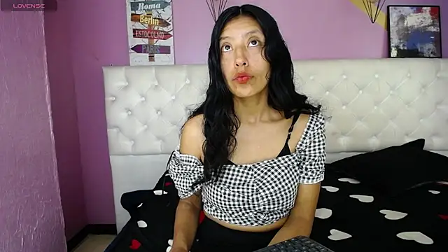 Snapshot of karolinee_66_ chatting on 12-07-24, 05:04 karolinee 66 online show from 12-07-24, 05:04