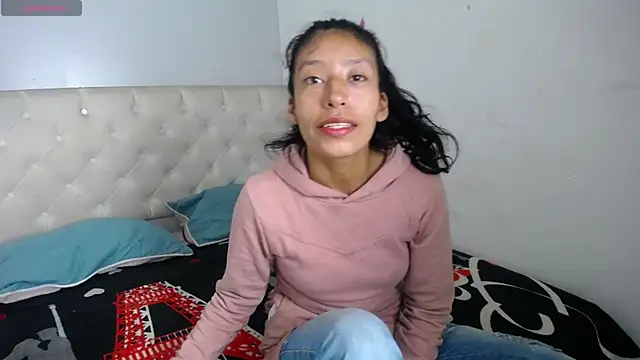 Snapshot of karolinee_66_ chatting on 12-20-24, 03:25 karolinee 66 online show from 12-20-24, 03:25