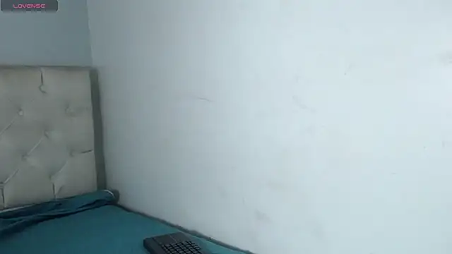 Snapshot of karolinee_66_ chatting on 12-31-24, 10:37 karolinee 66 online show from 12-31-24, 10:37