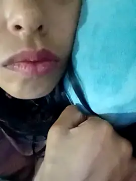 Snapshot of karolinee_66_ chatting on 01-03-25, 04:33 karolinee 66 online show from 01-03-25, 04:33