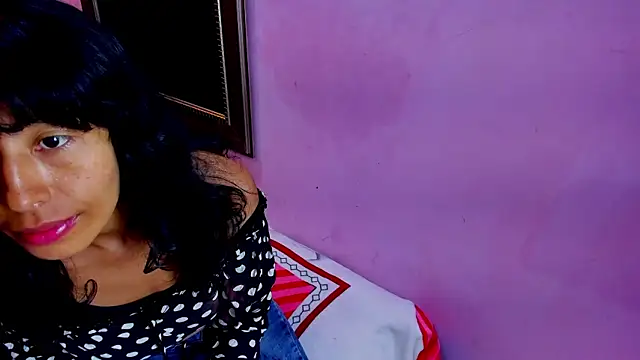 Snapshot of karolinee_66_ chatting on 10-19-25, 02:40 karolinee 66 online show from 10-19-25, 02:40