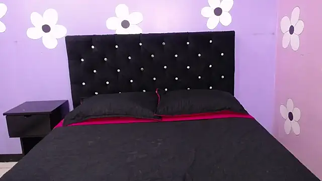 Snapshot of karolinee_66_ chatting on 02-26-26, 03:49 karolinee 66 online show from 02-26-26, 03:49