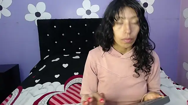 Snapshot of karolinee_66_ chatting on 02-27-26, 04:23 karolinee 66 online show from 02-27-26, 04:23