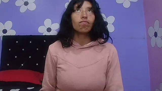 Snapshot of karolinee_66_ chatting on 03-04-26, 04:18 karolinee 66 online show from 03-04-26, 04:18