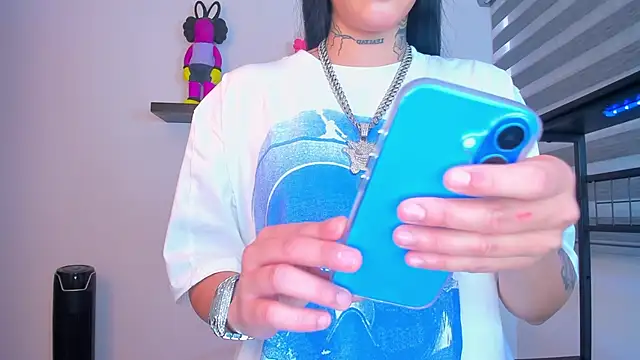 Snapshot of Gangster_Girl chatting on 10-19-25, 10:10 Gangster Girl online show from 10-19-25, 10:10