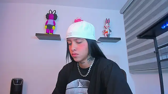 Snapshot of Gangster_Girl chatting on 10-21-25, 07:20 Gangster Girl online show from 10-21-25, 07:20