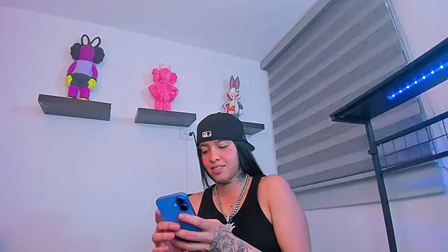 Snapshot of Gangster_Girl chatting on 11-13-25, 12:53 Gangster Girl online show from 11-13-25, 12:53