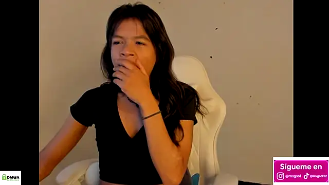 Snapshot of meganthompsonn22 chatting on 11-17-25, 12:11 meganthompsonn22 online show from 11-17-25, 12:11