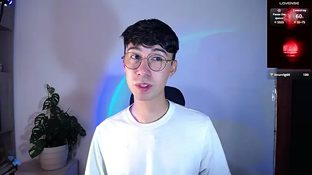 Snapshot of cameron_cum chatting on 03-22-25, 11:32 cameron cum online show from 03-22-25, 11:32