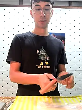 Snapshot of cameron_cum chatting on 10-08-25, 01:09 cameron cum online show from 10-08-25, 01:09