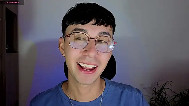 Snapshot of cameron_cum chatting on 10-09-25, 05:00 cameron cum online show from 10-09-25, 05:00