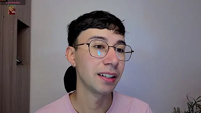 Snapshot of cameron_cum chatting on 10-17-25, 01:57 cameron cum online show from 10-17-25, 01:57