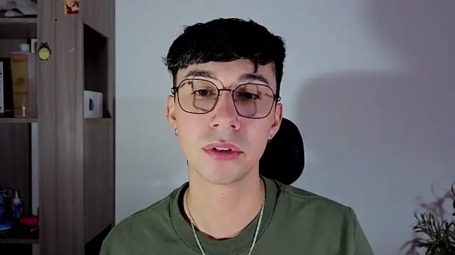 Snapshot of cameron_cum chatting on 10-20-25, 09:15 cameron cum online show from 10-20-25, 09:15