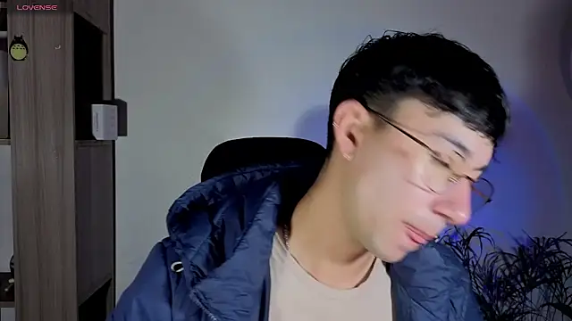 Snapshot of cameron_cum chatting on 10-24-25, 11:06 cameron cum online show from 10-24-25, 11:06