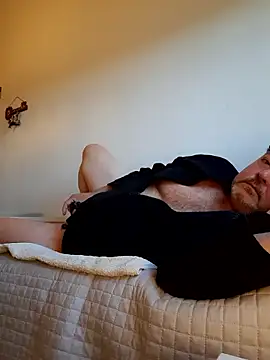 Snapshot of bluangelo chatting on 12-28-24, 01:38 bluangelo online show from 12-28-24, 01:38