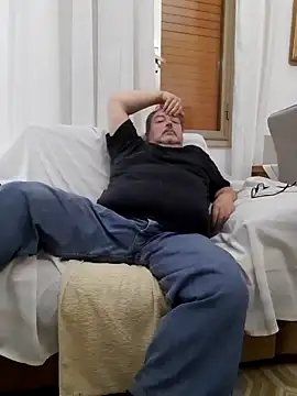 Snapshot of bluangelo chatting on 03-03-25, 06:12 bluangelo online show from 03-03-25, 06:12