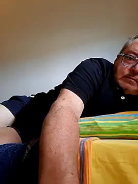 Snapshot of bluangelo chatting on 09-17-25, 12:18 bluangelo online show from 09-17-25, 12:18