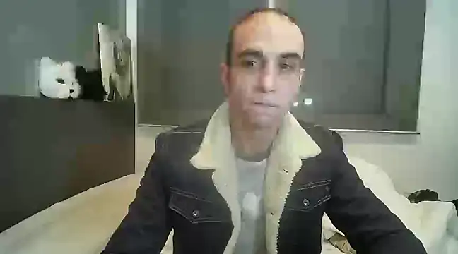 Snapshot of Lepetitmarcel chatting on 03-12-25, 03:18 Lepetitmarcel online show from 03-12-25, 03:18