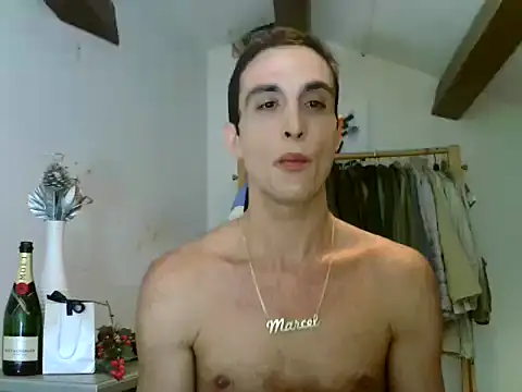 Snapshot of Lepetitmarcel chatting on 10-19-25, 11:44 Lepetitmarcel online show from 10-19-25, 11:44