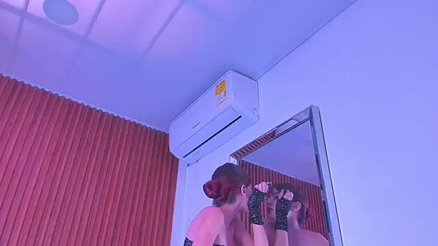 Snapshot of RosarioCruzz chatting on 02-25-26, 04:16 RosarioCruzz online show from 02-25-26, 04:16