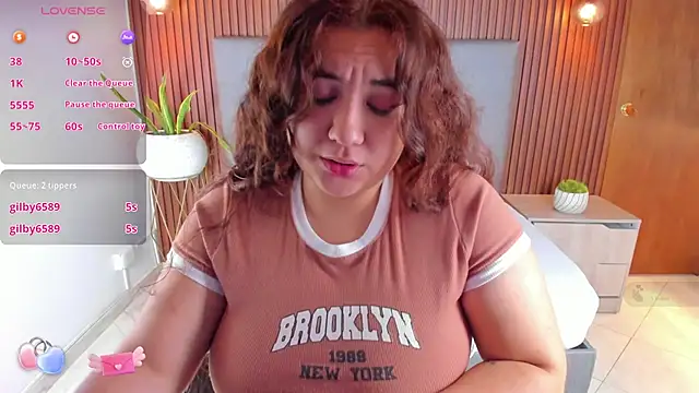 nadine russo online show from 12-28-24, 03:37