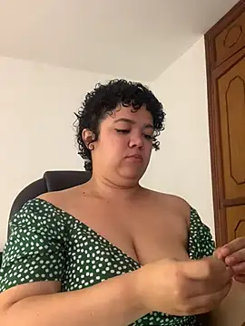 Snapshot of Mrskary chatting on 10-25-25, 04:35 Mrskary online show from 10-25-25, 04:35