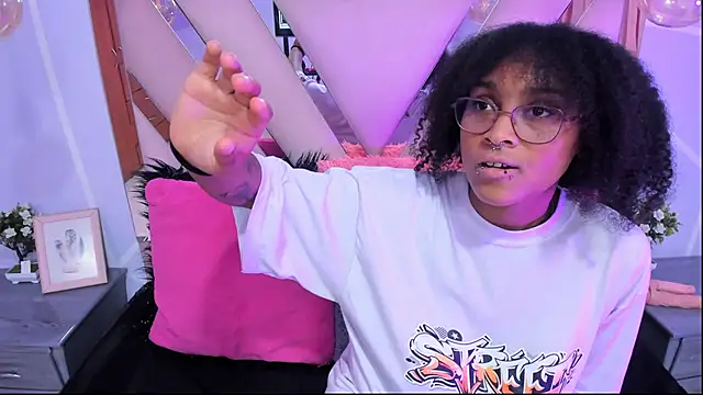 Elith noa online show from 01-19-25, 01:32