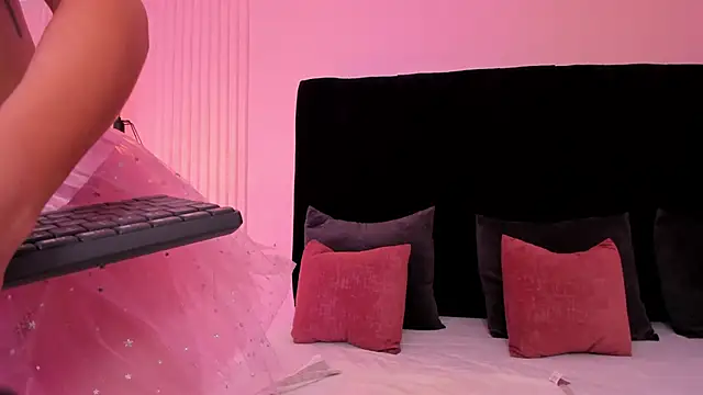 shaina vasquez online show from 11-08-25, 05:40