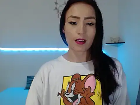 Sara-Guzman1 online show from 02-11-25, 08:48